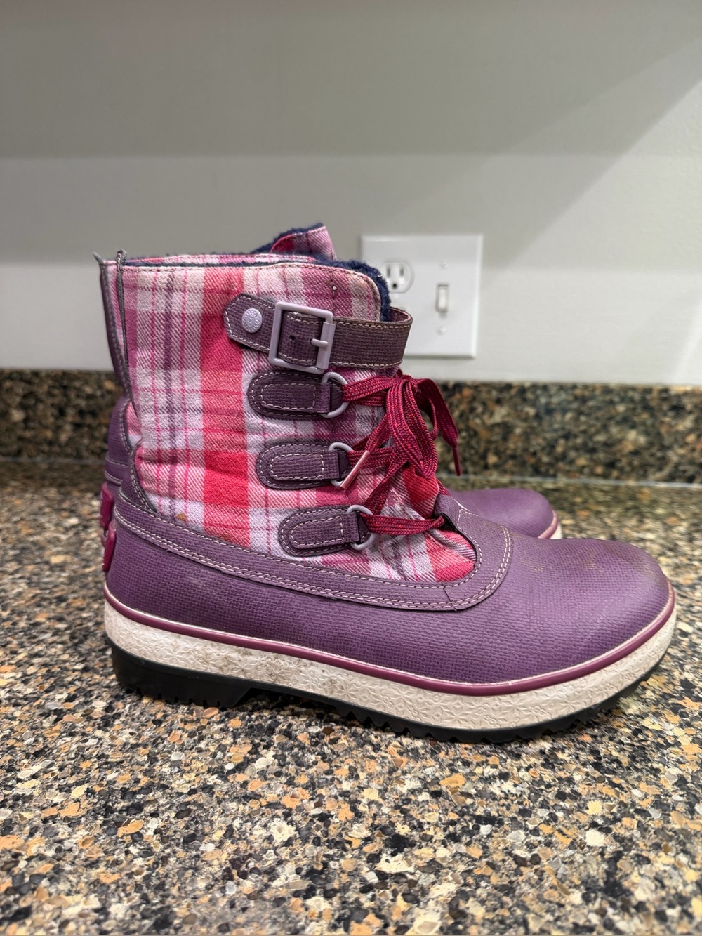 Ladies Uggs 8 Purple and Pink Plaid Winter Boots